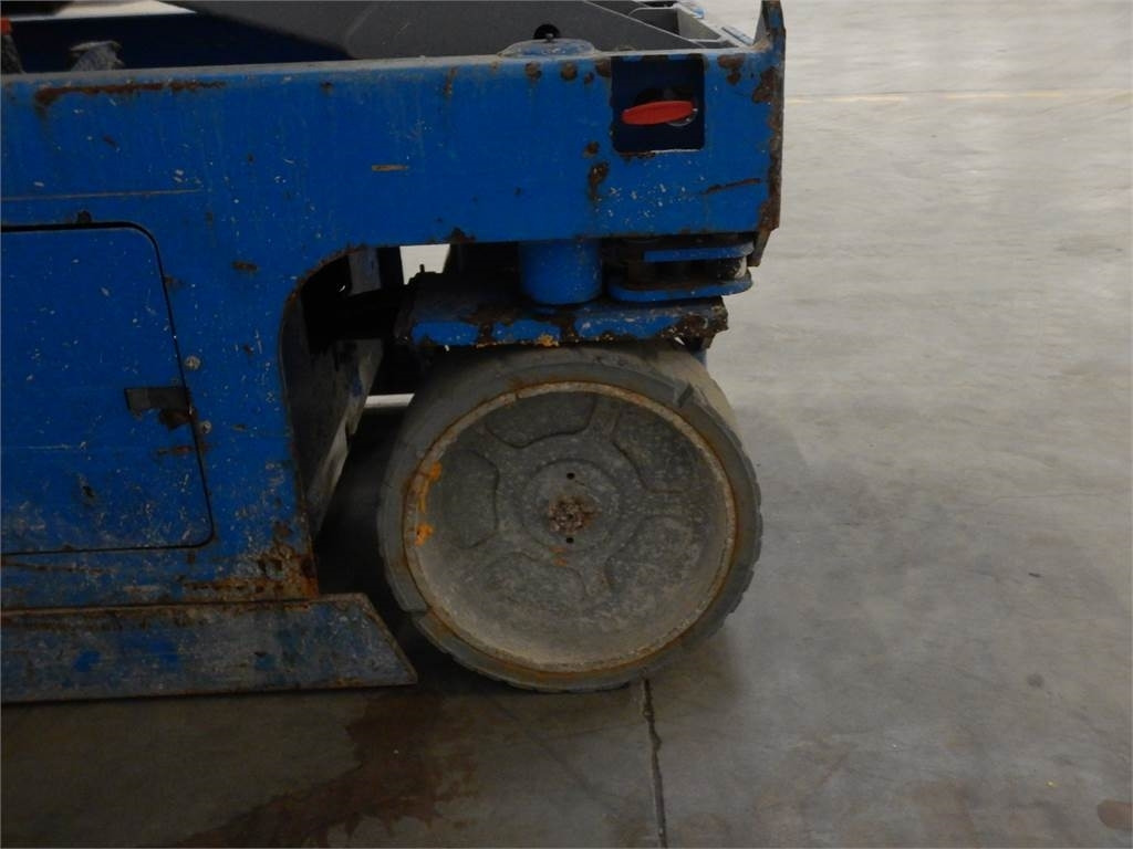 Škarasta podizna platforma Genie GS2032: slika Škarasta podizna platforma Genie GS2032 Škarasta podizna platforma Genie GS2032: slika Škarasta podizna platforma Genie GS2032