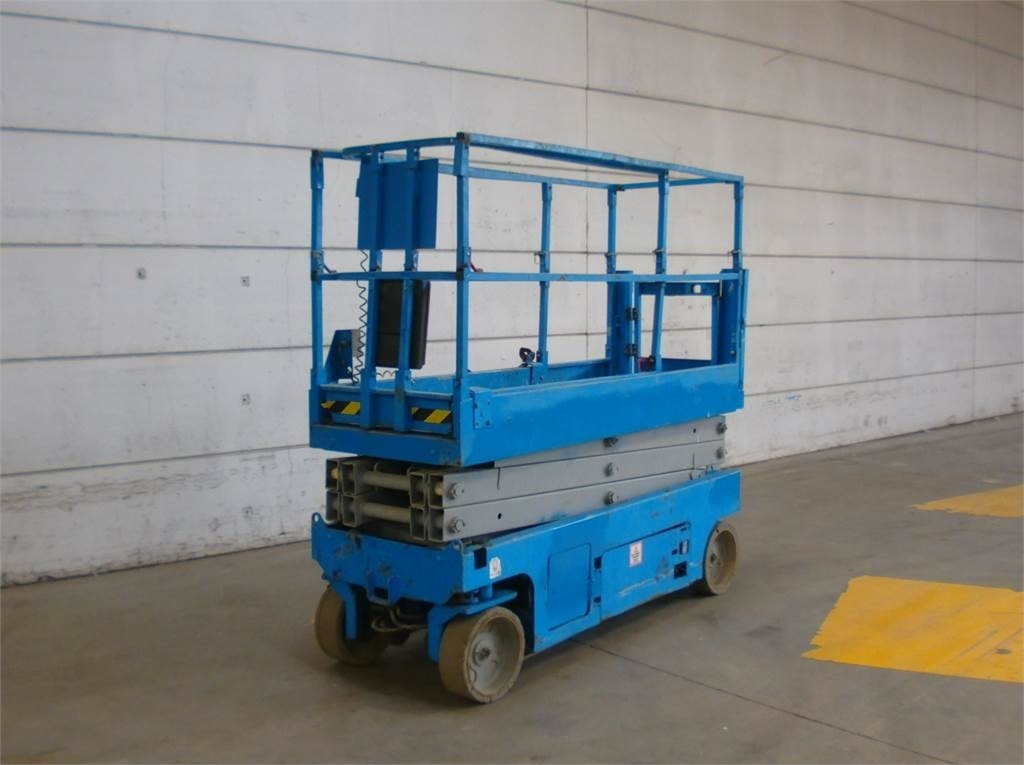 Genie GS2032 - Škarasta podizna platforma: slika Genie GS2032 - Škarasta podizna platforma Genie GS2032 - Škarasta podizna platforma: slika Genie GS2032 - Škarasta podizna platforma