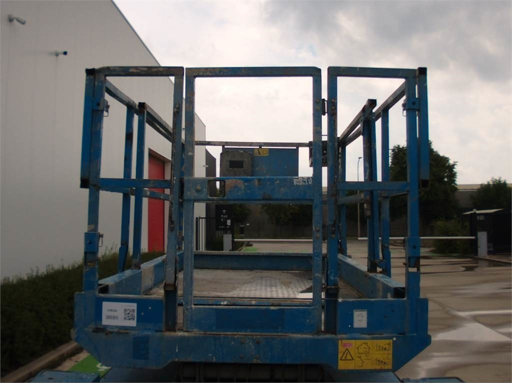 Škarasta podizna platforma Genie GS3268RT: slika Škarasta podizna platforma Genie GS3268RT