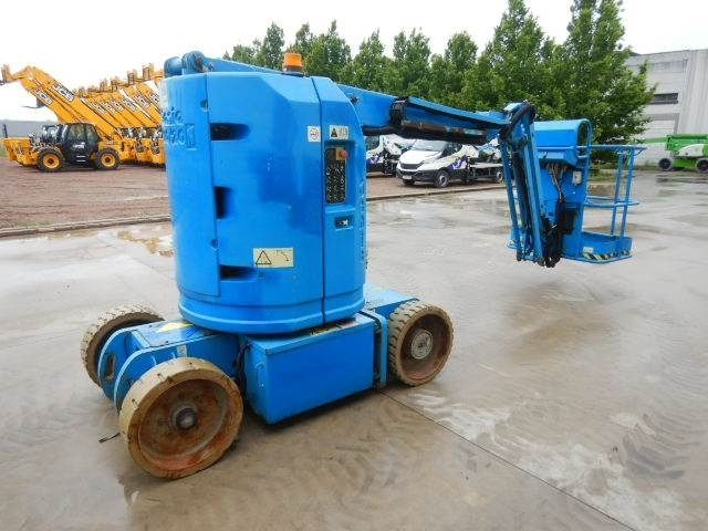 Genie Z30-20N - Zglobni krak: slika Genie Z30-20N - Zglobni krak Genie Z30-20N - Zglobni krak: slika Genie Z30-20N - Zglobni krak