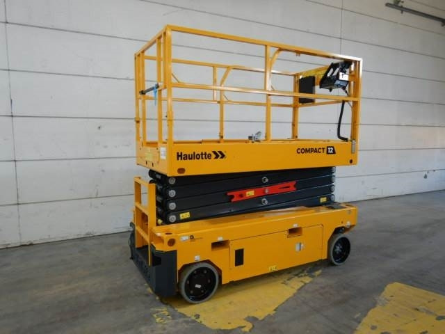 Haulotte Compact 12 AE - Škarasta podizna platforma: slika Haulotte Compact 12 AE - Škarasta podizna platforma Haulotte Compact 12 AE - Škarasta podizna platforma: slika Haulotte Compact 12 AE - Škarasta podizna platforma