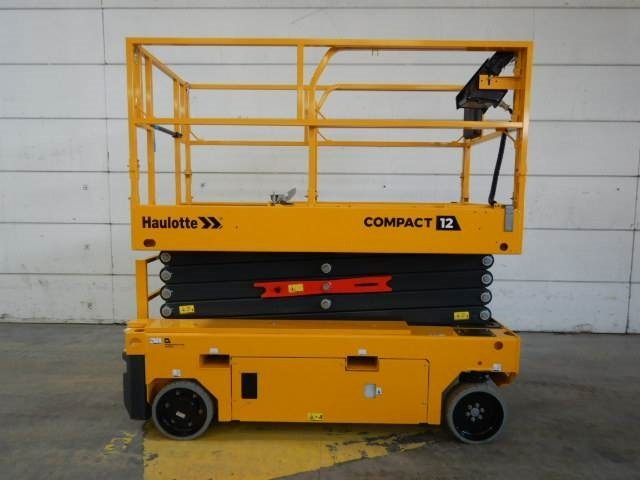 Haulotte Compact 12 AE - Škarasta podizna platforma: slika Haulotte Compact 12 AE - Škarasta podizna platforma Haulotte Compact 12 AE - Škarasta podizna platforma: slika Haulotte Compact 12 AE - Škarasta podizna platforma
