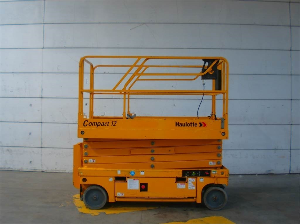 Haulotte Compact 12 - Škarasta podizna platforma: slika Haulotte Compact 12 - Škarasta podizna platforma Haulotte Compact 12 - Škarasta podizna platforma: slika Haulotte Compact 12 - Škarasta podizna platforma