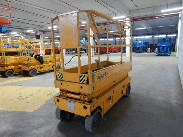 Haulotte Compact 8CU - Škarasta podizna platforma: slika Haulotte Compact 8CU - Škarasta podizna platforma Haulotte Compact 8CU - Škarasta podizna platforma: slika Haulotte Compact 8CU - Škarasta podizna platforma