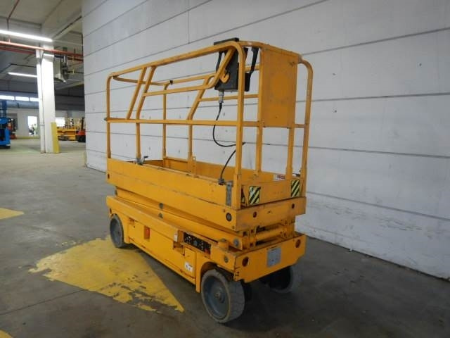 Haulotte Compact 8CU - Škarasta podizna platforma: slika Haulotte Compact 8CU - Škarasta podizna platforma Haulotte Compact 8CU - Škarasta podizna platforma: slika Haulotte Compact 8CU - Škarasta podizna platforma