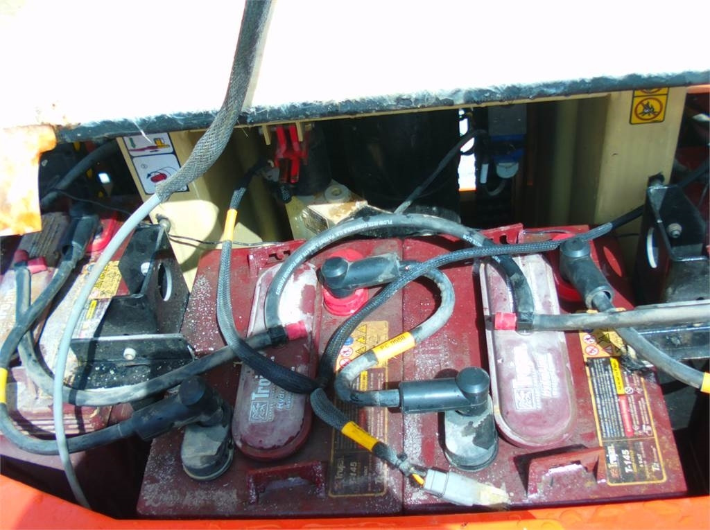 JLG Toucan 12E+ - Platforma za podizanje stupa u okomitom položaju: slika JLG Toucan 12E+ - Platforma za podizanje stupa u okomitom položaju JLG Toucan 12E+ - Platforma za podizanje stupa u okomitom položaju: slika JLG Toucan 12E+ - Platforma za podizanje stupa u okomitom položaju