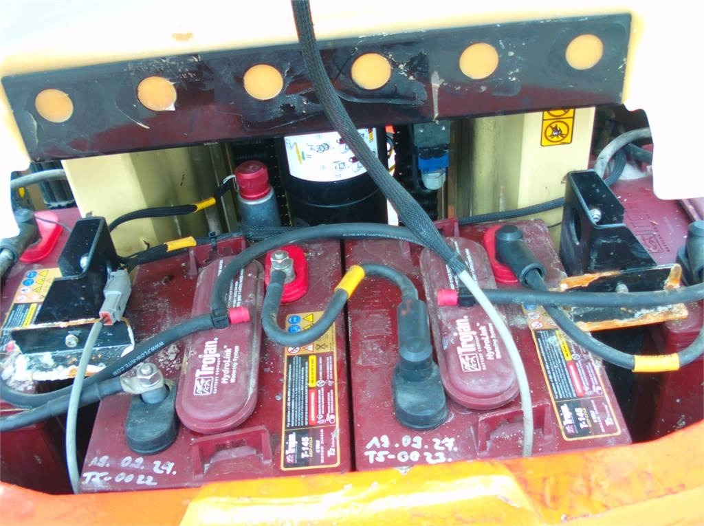 JLG Toucan 12E+ - Platforma za podizanje stupa u okomitom položaju: slika JLG Toucan 12E+ - Platforma za podizanje stupa u okomitom položaju JLG Toucan 12E+ - Platforma za podizanje stupa u okomitom položaju: slika JLG Toucan 12E+ - Platforma za podizanje stupa u okomitom položaju