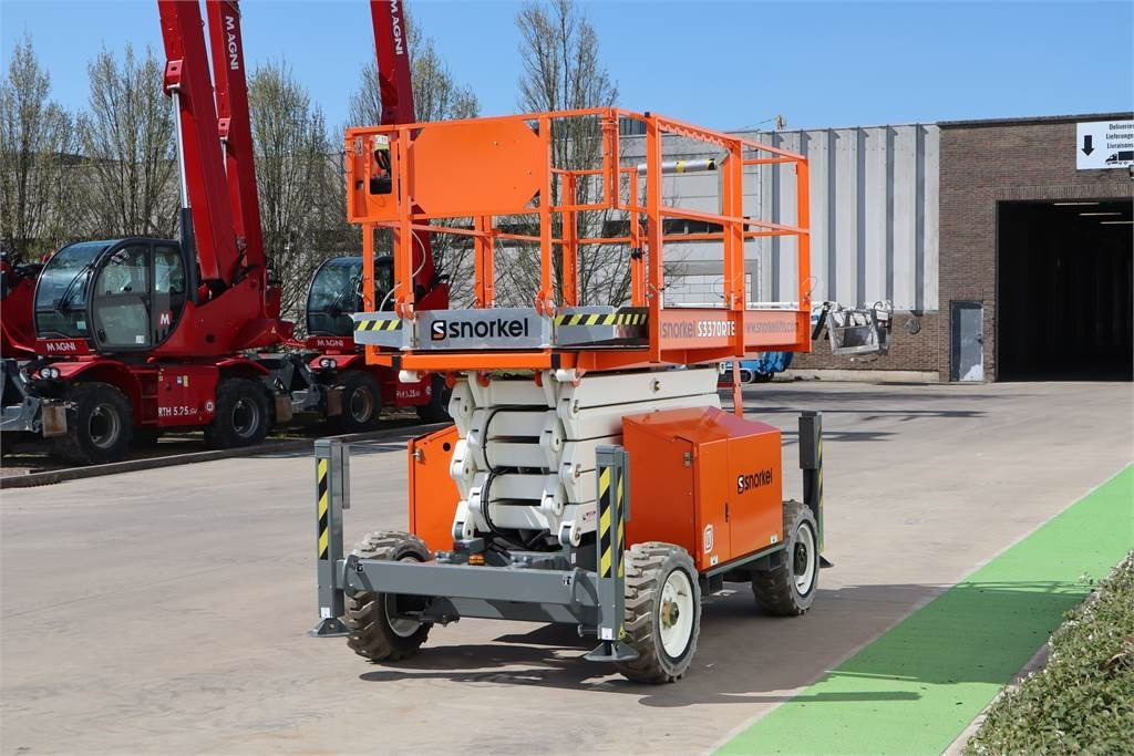 Snorkel S3370RTE - Škarasta podizna platforma: slika Snorkel S3370RTE - Škarasta podizna platforma Snorkel S3370RTE - Škarasta podizna platforma: slika Snorkel S3370RTE - Škarasta podizna platforma