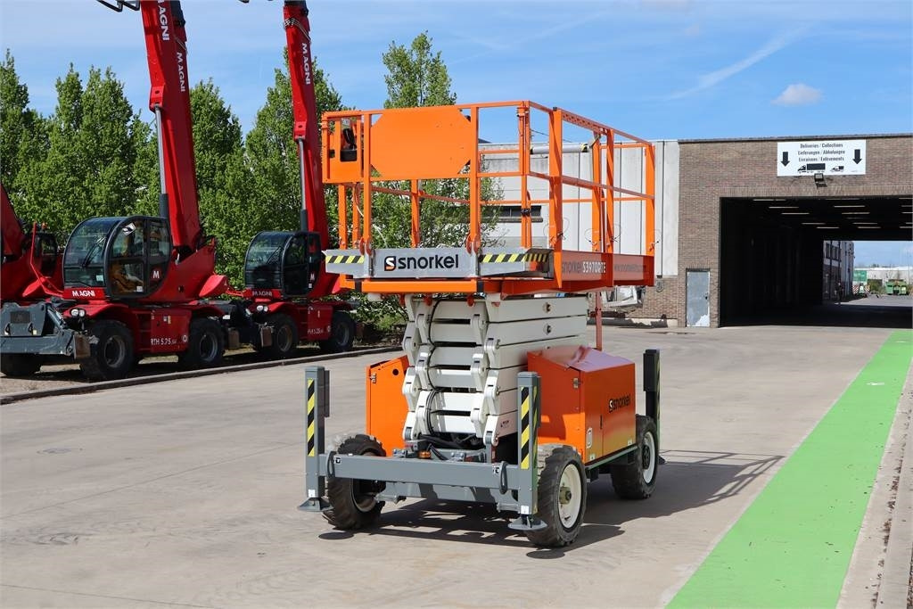 Snorkel S3970RTE - Škarasta podizna platforma: slika Snorkel S3970RTE - Škarasta podizna platforma Snorkel S3970RTE - Škarasta podizna platforma: slika Snorkel S3970RTE - Škarasta podizna platforma