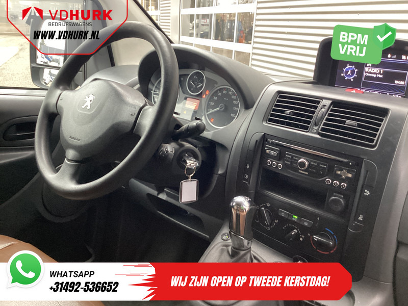 Peugeot Expert 2.0 HDI 165 pk Aut. L2 EXPORT Leder/ Imperiaal/ Airco/ Cruise/ PDC/ Trekhaak - Mali kombi: slika Peugeot Expert 2.0 HDI 165 pk Aut. L2 EXPORT Leder/ Imperiaal/ Airco/ Cruise/ PDC/ Trekhaak - Mali kombi Peugeot Expert 2.0 HDI 165 pk Aut. L2 EXPORT Leder/ Imperiaal/ Airco/ Cruise/ PDC/ Trekhaak - Mali kombi: slika Peugeot Expert 2.0 HDI 165 pk Aut. L2 EXPORT Leder/ Imperiaal/ Airco/ Cruise/ PDC/ Trekhaak - Mali kombi