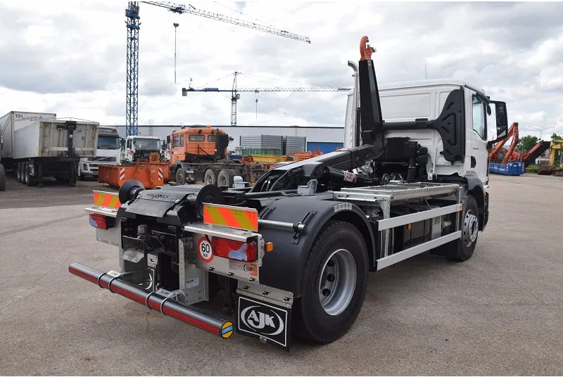 Kamion s kukastom dizalicom MAN TGM 18.320: slika Kamion s kukastom dizalicom MAN TGM 18.320