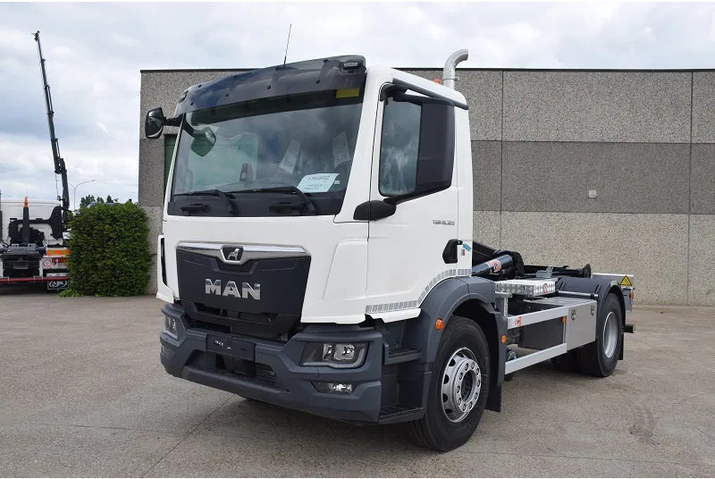 MAN TGM 18.320 - Kamion s kukastom dizalicom: slika MAN TGM 18.320 - Kamion s kukastom dizalicom MAN TGM 18.320 - Kamion s kukastom dizalicom: slika MAN TGM 18.320 - Kamion s kukastom dizalicom