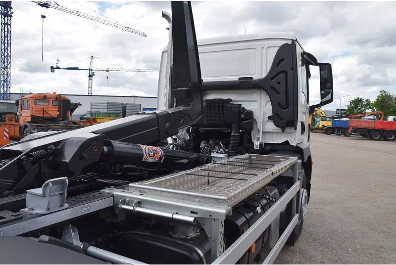 Kamion s kukastom dizalicom MAN TGM 18.320: slika Kamion s kukastom dizalicom MAN TGM 18.320