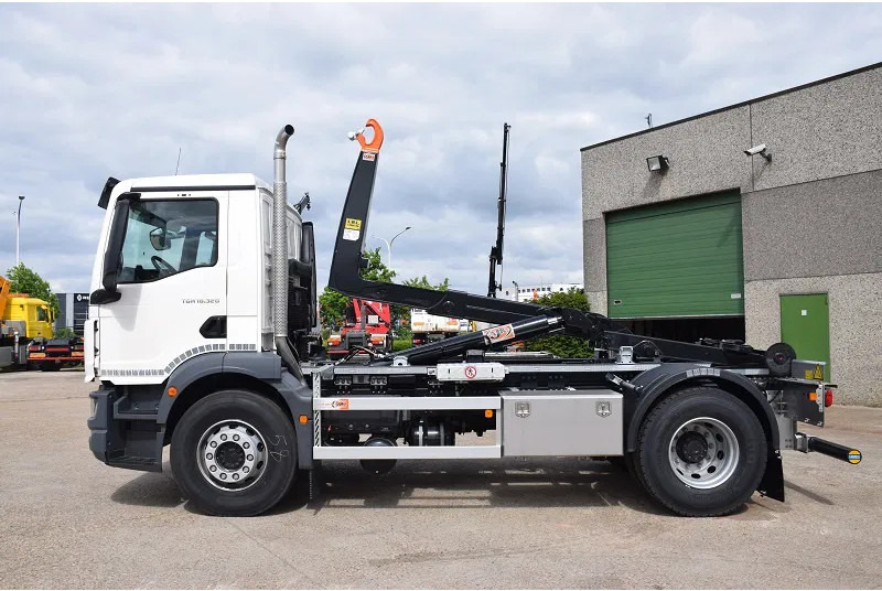 Kamion s kukastom dizalicom MAN TGM 18.320: slika Kamion s kukastom dizalicom MAN TGM 18.320