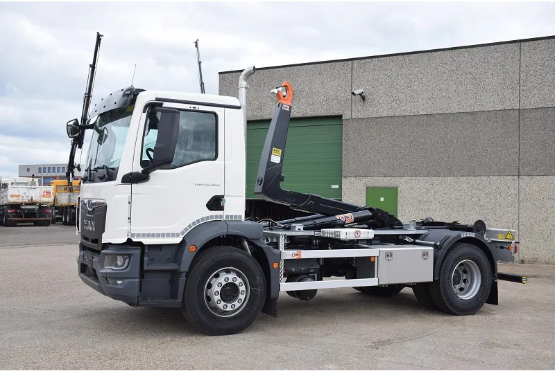 MAN TGM 18.320 - Kamion s kukastom dizalicom: slika MAN TGM 18.320 - Kamion s kukastom dizalicom MAN TGM 18.320 - Kamion s kukastom dizalicom: slika MAN TGM 18.320 - Kamion s kukastom dizalicom