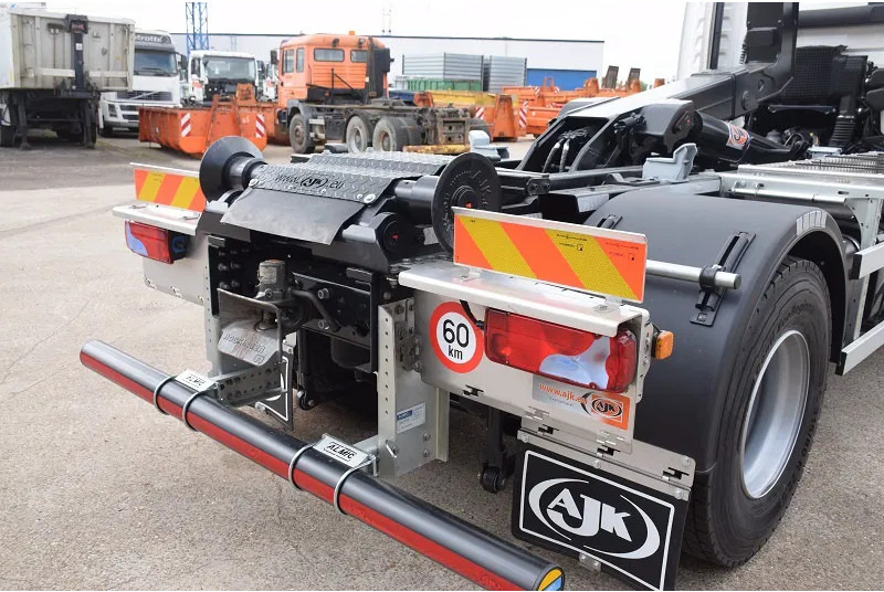 Kamion s kukastom dizalicom MAN TGM 18.320: slika Kamion s kukastom dizalicom MAN TGM 18.320
