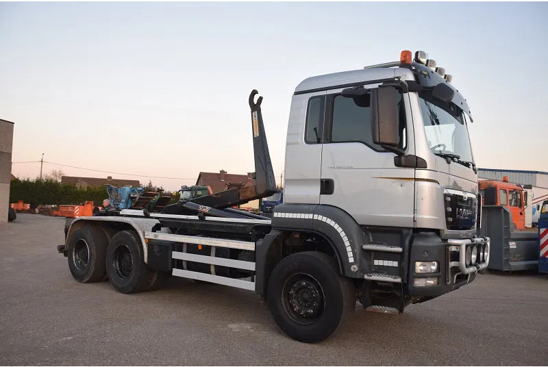MAN TGS 33.400 - Kamion s kukastom dizalicom: slika MAN TGS 33.400 - Kamion s kukastom dizalicom MAN TGS 33.400 - Kamion s kukastom dizalicom: slika MAN TGS 33.400 - Kamion s kukastom dizalicom