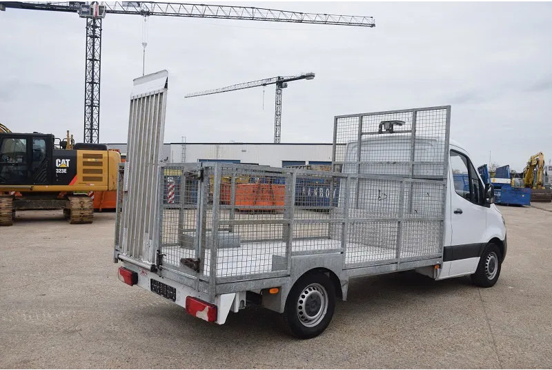 Mercedes-Benz Sprinter 316 - Dostavno vozilo s ravnom platformom: slika Mercedes-Benz Sprinter 316 - Dostavno vozilo s ravnom platformom Mercedes-Benz Sprinter 316 - Dostavno vozilo s ravnom platformom: slika Mercedes-Benz Sprinter 316 - Dostavno vozilo s ravnom platformom