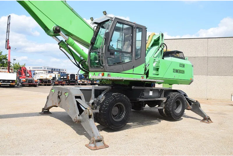 Sennebogen 835M - Bager na kotačima: slika Sennebogen 835M - Bager na kotačima Sennebogen 835M - Bager na kotačima: slika Sennebogen 835M - Bager na kotačima