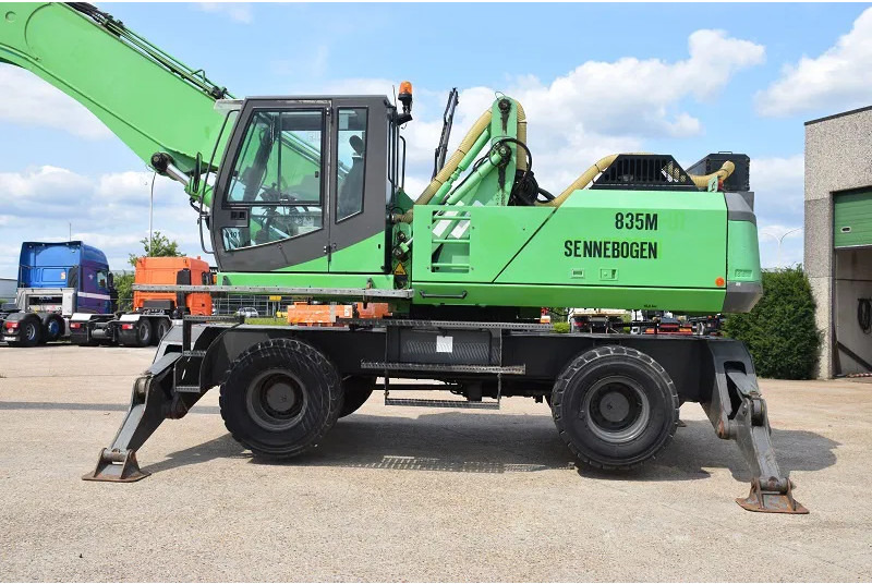 Sennebogen 835M - Bager na kotačima: slika Sennebogen 835M - Bager na kotačima Sennebogen 835M - Bager na kotačima: slika Sennebogen 835M - Bager na kotačima
