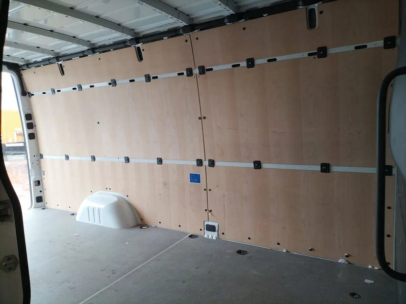 Mercedes-Benz Binnenbekleding L2H2 Sprinter - Kabina i unutrašnjost za Dostavno vozilo: slika Mercedes-Benz Binnenbekleding L2H2 Sprinter - Kabina i unutrašnjost za Dostavno vozilo Mercedes-Benz Binnenbekleding L2H2 Sprinter - Kabina i unutrašnjost za Dostavno vozilo: slika Mercedes-Benz Binnenbekleding L2H2 Sprinter - Kabina i unutrašnjost za Dostavno vozilo