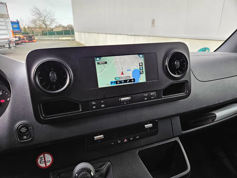 Mercedes-Benz Sprinter 317 L2H2*Achteruitrijcamera*360°camera*Zetelverwarming* - Furgon: slika Mercedes-Benz Sprinter 317 L2H2*Achteruitrijcamera*360°camera*Zetelverwarming* - Furgon Mercedes-Benz Sprinter 317 L2H2*Achteruitrijcamera*360°camera*Zetelverwarming* - Furgon: slika Mercedes-Benz Sprinter 317 L2H2*Achteruitrijcamera*360°camera*Zetelverwarming* - Furgon