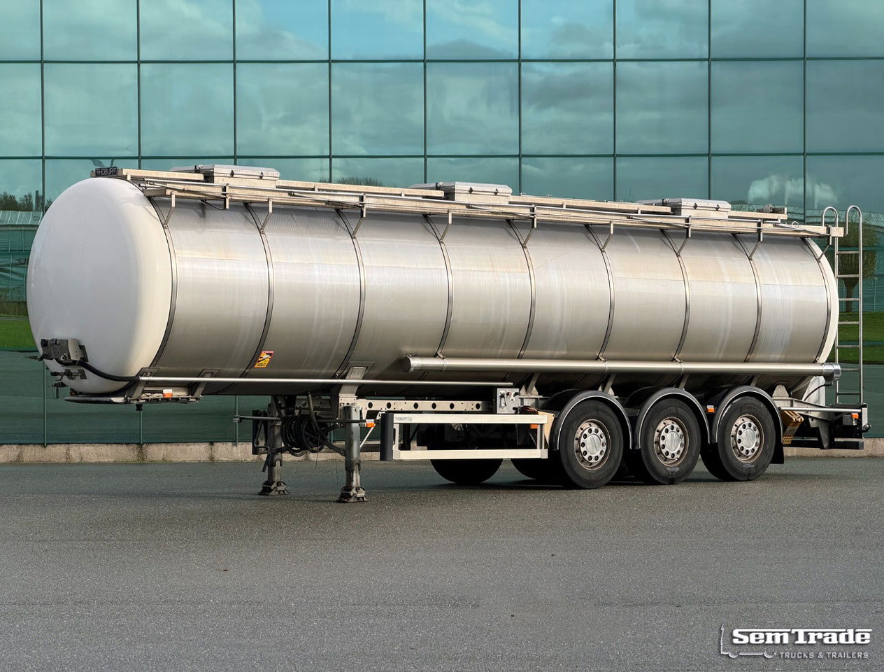 Burg 37.300 Liter 3 Compartments Disc Brakes Super Condition NL Trailer - Poluprikolica cisterna: slika Burg 37.300 Liter 3 Compartments Disc Brakes Super Condition NL Trailer - Poluprikolica cisterna Burg 37.300 Liter 3 Compartments Disc Brakes Super Condition NL Trailer - Poluprikolica cisterna: slika Burg 37.300 Liter 3 Compartments Disc Brakes Super Condition NL Trailer - Poluprikolica cisterna