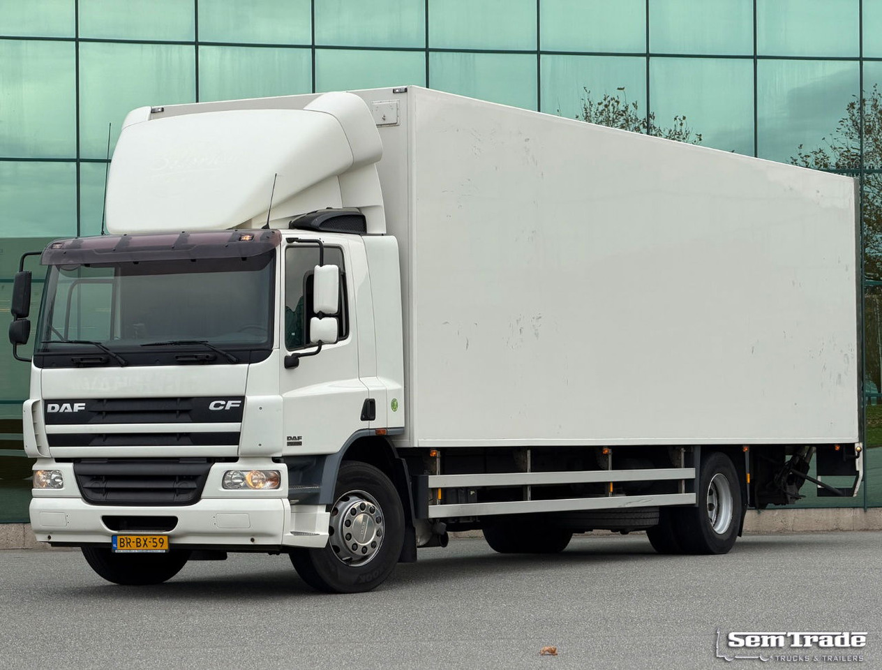 DAF CF 75.250 Euro 3 Manual Gearbox VAN Beurden Isolated BOX Tail Lift Super Condition NL-Truck - Kamion sandučar: slika DAF CF 75.250 Euro 3 Manual Gearbox VAN Beurden Isolated BOX Tail Lift Super Condition NL-Truck - Kamion sandučar DAF CF 75.250 Euro 3 Manual Gearbox VAN Beurden Isolated BOX Tail Lift Super Condition NL-Truck - Kamion sandučar: slika DAF CF 75.250 Euro 3 Manual Gearbox VAN Beurden Isolated BOX Tail Lift Super Condition NL-Truck - Kamion sandučar