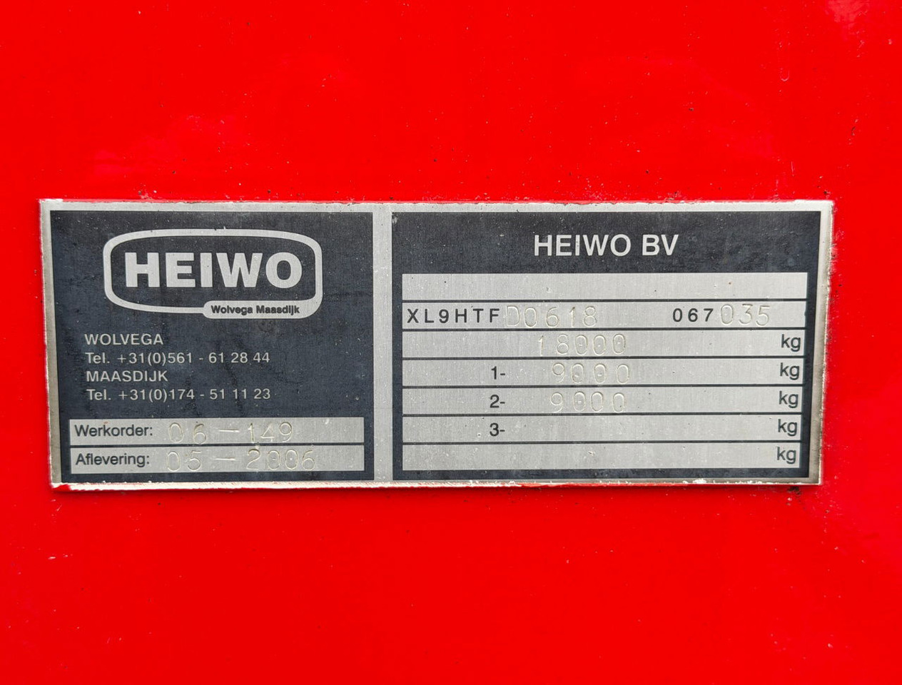 Prikolica sa zatvorenim sandukom Heiwo Chassis + Isolated BOX 770x250x270 Inside Tail Lift Super Condition: slika Prikolica sa zatvorenim sandukom Heiwo Chassis + Isolated BOX 770x250x270 Inside Tail Lift Super Condition