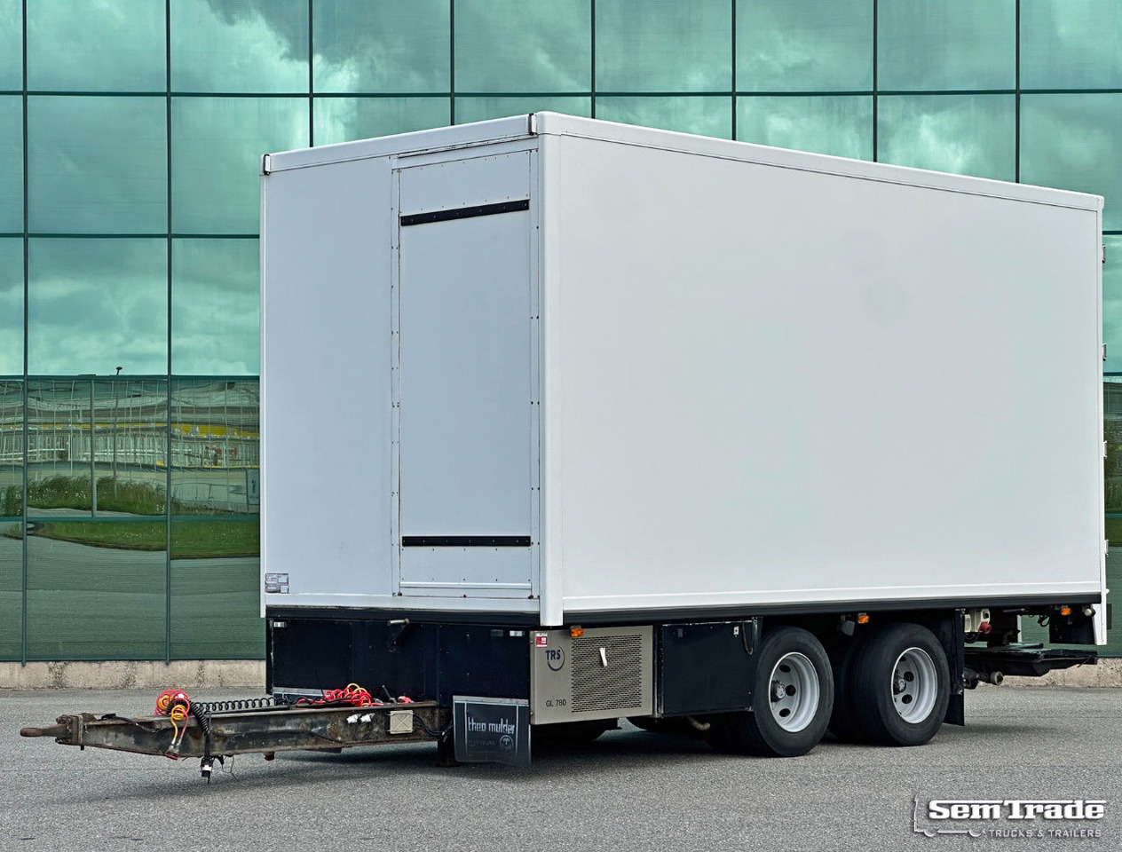 KMA 2 Axle Kees Mulder Isolated BOX Tail Lift Side Door Drum Brakes - Prikolica hladnjača: slika KMA 2 Axle Kees Mulder Isolated BOX Tail Lift Side Door Drum Brakes - Prikolica hladnjača KMA 2 Axle Kees Mulder Isolated BOX Tail Lift Side Door Drum Brakes - Prikolica hladnjača: slika KMA 2 Axle Kees Mulder Isolated BOX Tail Lift Side Door Drum Brakes - Prikolica hladnjača