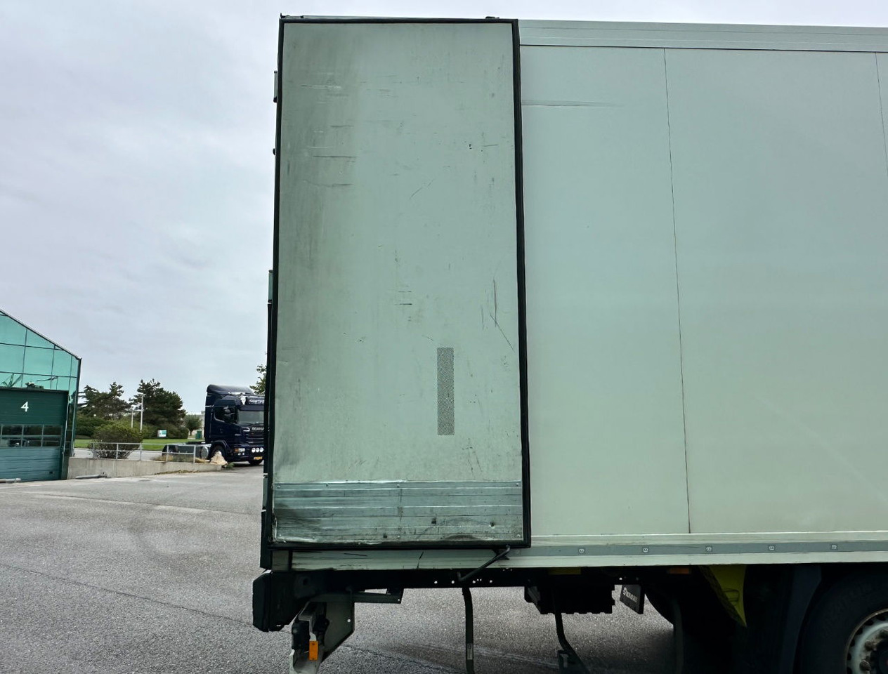 Poluprikolica hladnjača Krone TKS Thermo King SLXe Spectrum BI-Temp Lift Axle Holland-Trailer: slika Poluprikolica hladnjača Krone TKS Thermo King SLXe Spectrum BI-Temp Lift Axle Holland-Trailer