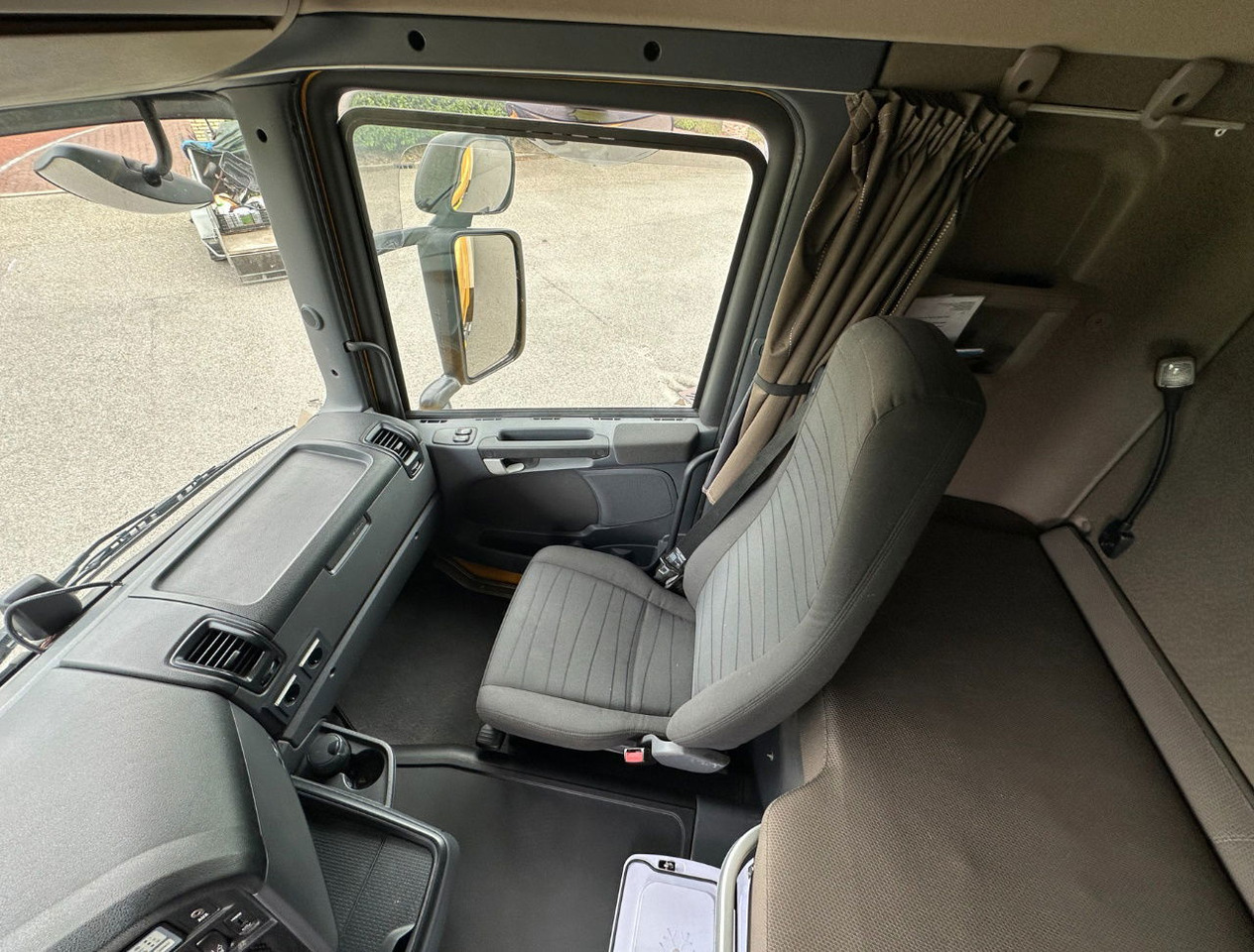 Kamion hladnjača Scania R450 Retarder TRS Cooling Heiwo Isolated Boxes Tail Lift NL-Combi: slika Kamion hladnjača Scania R450 Retarder TRS Cooling Heiwo Isolated Boxes Tail Lift NL-Combi