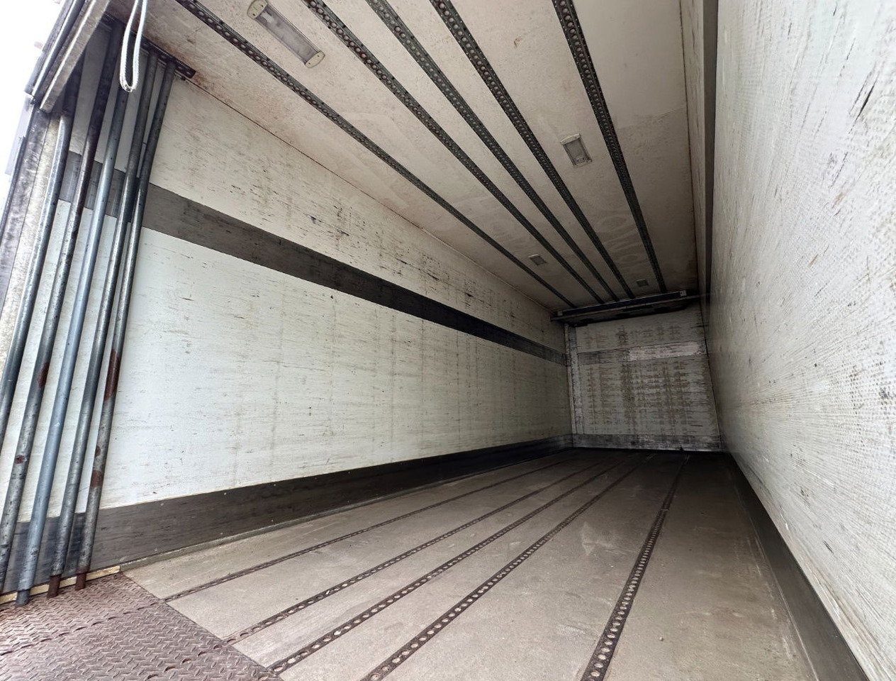 Kamion hladnjača Scania R450 Retarder TRS Cooling Heiwo Isolated Boxes Tail Lift NL-Combi: slika Kamion hladnjača Scania R450 Retarder TRS Cooling Heiwo Isolated Boxes Tail Lift NL-Combi