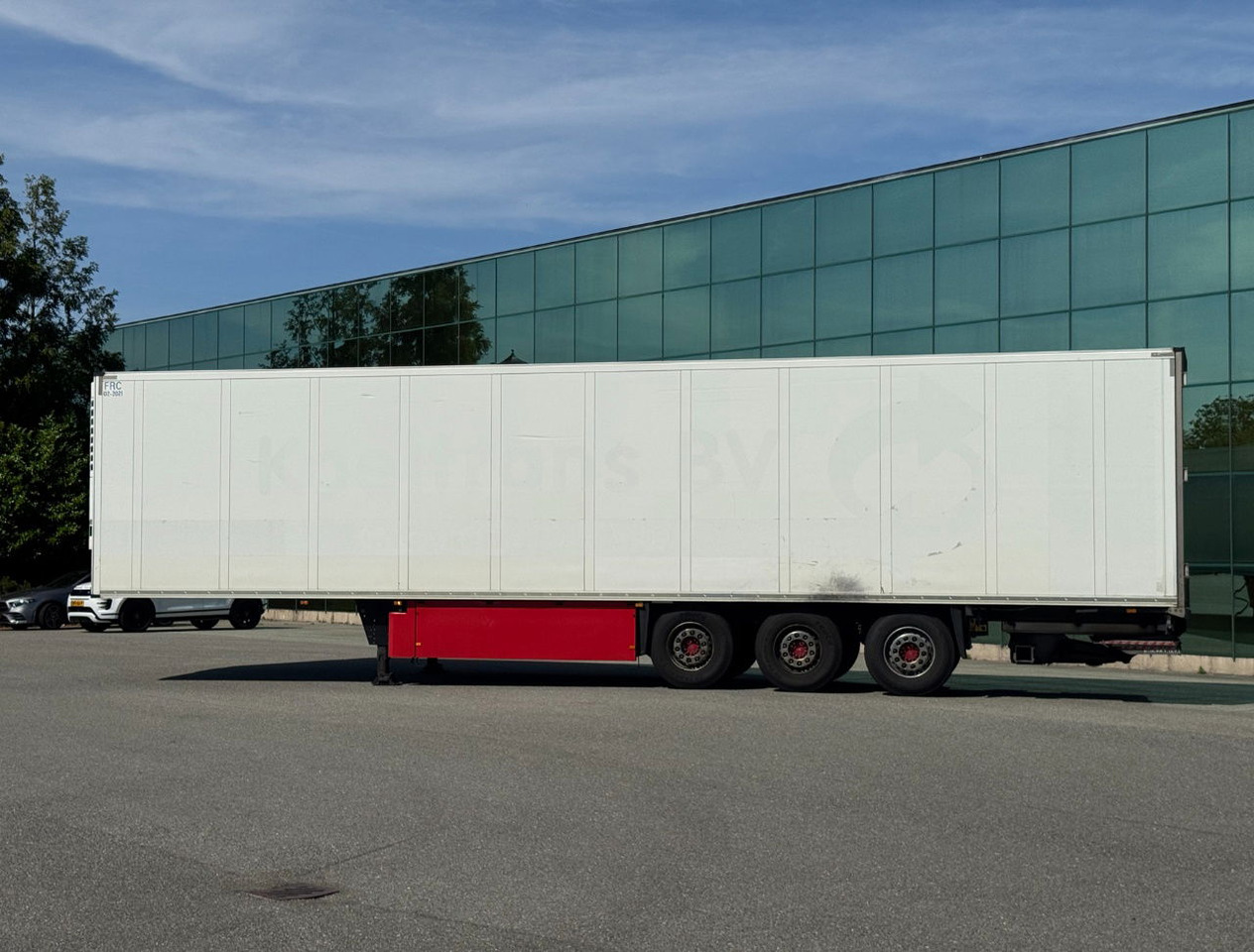 Schmitz Cargobull SCBS3B 270 CM High Flower Wide Liftaxle Tail Lift NL Trailer 6 - Poluprikolica hladnjača: slika Schmitz Cargobull SCBS3B 270 CM High Flower Wide Liftaxle Tail Lift NL Trailer 6 - Poluprikolica hladnjača Schmitz Cargobull SCBS3B 270 CM High Flower Wide Liftaxle Tail Lift NL Trailer 6 - Poluprikolica hladnjača: slika Schmitz Cargobull SCBS3B 270 CM High Flower Wide Liftaxle Tail Lift NL Trailer 6 - Poluprikolica hladnjača