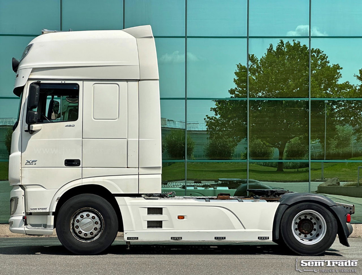DAF XF 460 FT SSC Euro 6 Full Spoiler 2X Tanks Holland-Truck - Tegljač: slika DAF XF 460 FT SSC Euro 6 Full Spoiler 2X Tanks Holland-Truck - Tegljač DAF XF 460 FT SSC Euro 6 Full Spoiler 2X Tanks Holland-Truck - Tegljač: slika DAF XF 460 FT SSC Euro 6 Full Spoiler 2X Tanks Holland-Truck - Tegljač