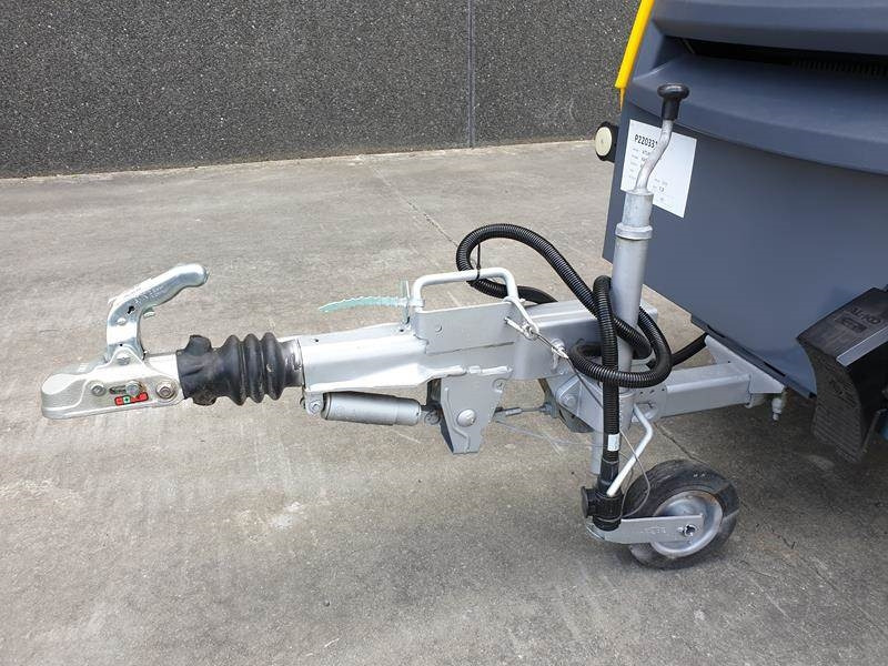 Atlas-Copco XAS 68 KD - Zračni kompresor: slika Atlas-Copco XAS 68 KD - Zračni kompresor Atlas-Copco XAS 68 KD - Zračni kompresor: slika Atlas-Copco XAS 68 KD - Zračni kompresor