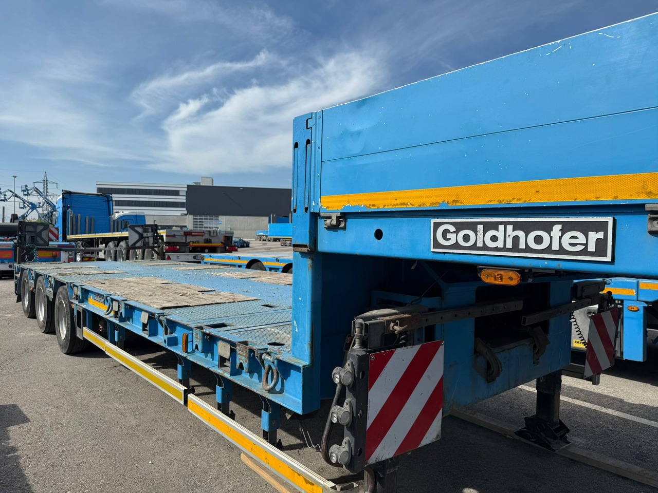 GOLDHOFER STZ-L3 - Poluprikolica s niskim utovarivačem: slika GOLDHOFER STZ-L3 - Poluprikolica s niskim utovarivačem GOLDHOFER STZ-L3 - Poluprikolica s niskim utovarivačem: slika GOLDHOFER STZ-L3 - Poluprikolica s niskim utovarivačem