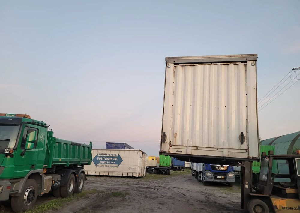 Krone Zabudowa Firanka - Izmjenjivi sanduk s bočnom kliznom ceradom: slika Krone Zabudowa Firanka - Izmjenjivi sanduk s bočnom kliznom ceradom Krone Zabudowa Firanka - Izmjenjivi sanduk s bočnom kliznom ceradom: slika Krone Zabudowa Firanka - Izmjenjivi sanduk s bočnom kliznom ceradom