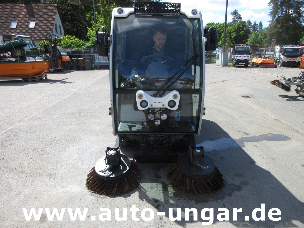 BUCHER CC 1000 Kleinkehrmaschine CityCat 4-Rad Lenkung - Pometač podova: slika BUCHER CC 1000 Kleinkehrmaschine CityCat 4-Rad Lenkung - Pometač podova BUCHER CC 1000 Kleinkehrmaschine CityCat 4-Rad Lenkung - Pometač podova: slika BUCHER CC 1000 Kleinkehrmaschine CityCat 4-Rad Lenkung - Pometač podova