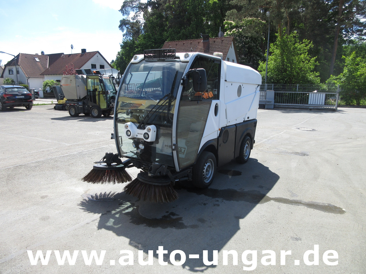 BUCHER CC 1000 Kleinkehrmaschine CityCat 4-Rad Lenkung - Pometač podova: slika BUCHER CC 1000 Kleinkehrmaschine CityCat 4-Rad Lenkung - Pometač podova BUCHER CC 1000 Kleinkehrmaschine CityCat 4-Rad Lenkung - Pometač podova: slika BUCHER CC 1000 Kleinkehrmaschine CityCat 4-Rad Lenkung - Pometač podova