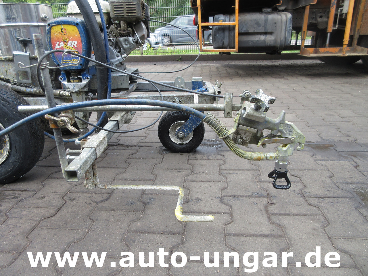 Graco LineLazer II 3900 Airless Roadmarking Machine Hofmann Markiermaschine - Stroj za asfaltiranje: slika Graco LineLazer II 3900 Airless Roadmarking Machine Hofmann Markiermaschine - Stroj za asfaltiranje Graco LineLazer II 3900 Airless Roadmarking Machine Hofmann Markiermaschine - Stroj za asfaltiranje: slika Graco LineLazer II 3900 Airless Roadmarking Machine Hofmann Markiermaschine - Stroj za asfaltiranje