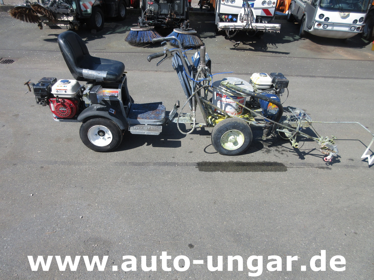 Graco LineLazer III 3900 Linedriver ride-on striper Roadmarking Straßenmarkierung - Stroj za asfaltiranje: slika Graco LineLazer III 3900 Linedriver ride-on striper Roadmarking Straßenmarkierung - Stroj za asfaltiranje Graco LineLazer III 3900 Linedriver ride-on striper Roadmarking Straßenmarkierung - Stroj za asfaltiranje: slika Graco LineLazer III 3900 Linedriver ride-on striper Roadmarking Straßenmarkierung - Stroj za asfaltiranje