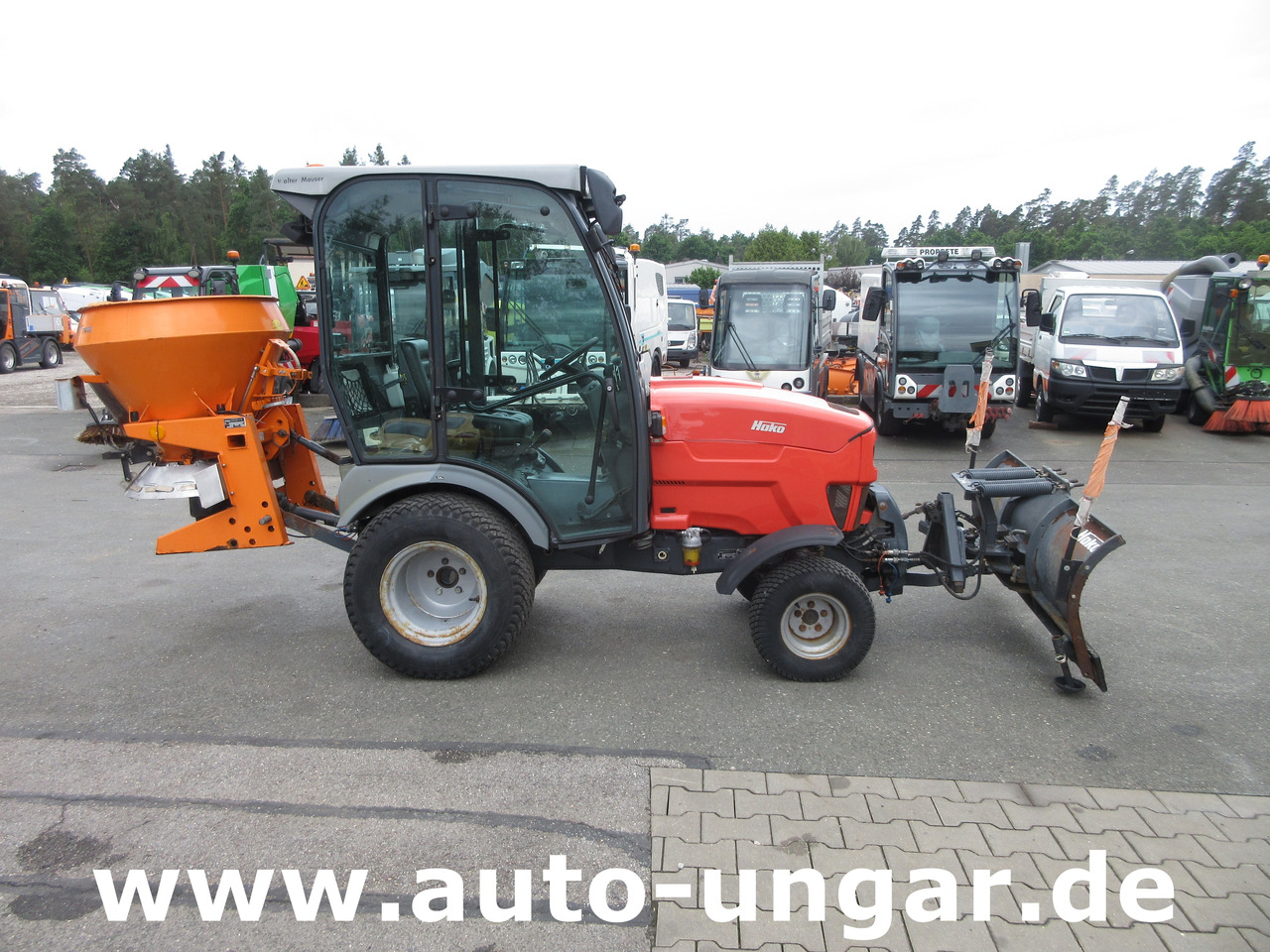HAKO Hakotrac 2650 DA Winterdienst Schneepflug & Streuer 4x4 Zapfwelle Hydraulik - Općinski traktor: slika HAKO Hakotrac 2650 DA Winterdienst Schneepflug & Streuer 4x4 Zapfwelle Hydraulik - Općinski traktor HAKO Hakotrac 2650 DA Winterdienst Schneepflug & Streuer 4x4 Zapfwelle Hydraulik - Općinski traktor: slika HAKO Hakotrac 2650 DA Winterdienst Schneepflug & Streuer 4x4 Zapfwelle Hydraulik - Općinski traktor
