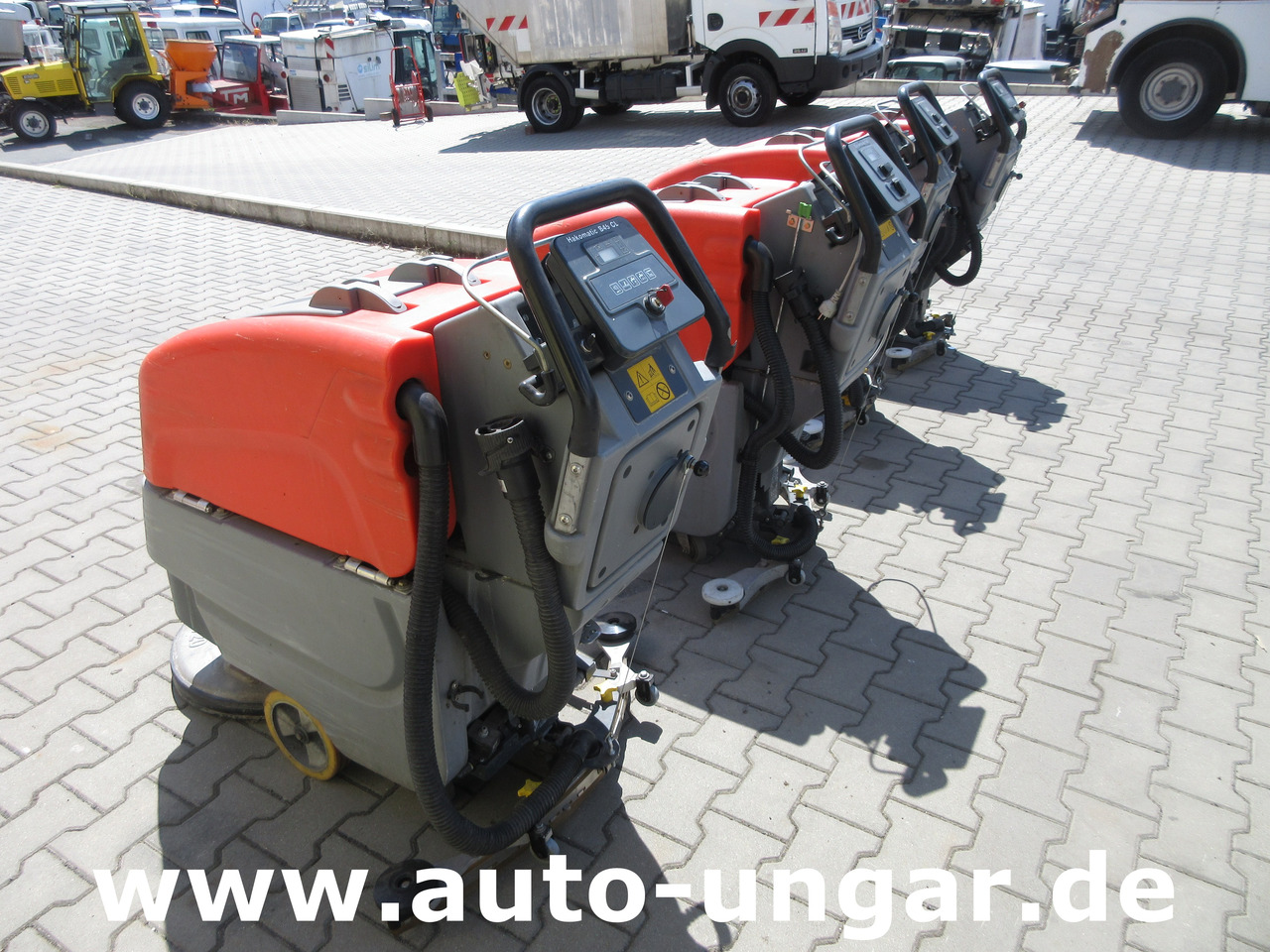 Hako B45 Scheuersaugmaschine B45CL eigener Antrieb Scrubber - Perač podova: slika Hako B45 Scheuersaugmaschine B45CL eigener Antrieb Scrubber - Perač podova Hako B45 Scheuersaugmaschine B45CL eigener Antrieb Scrubber - Perač podova: slika Hako B45 Scheuersaugmaschine B45CL eigener Antrieb Scrubber - Perač podova