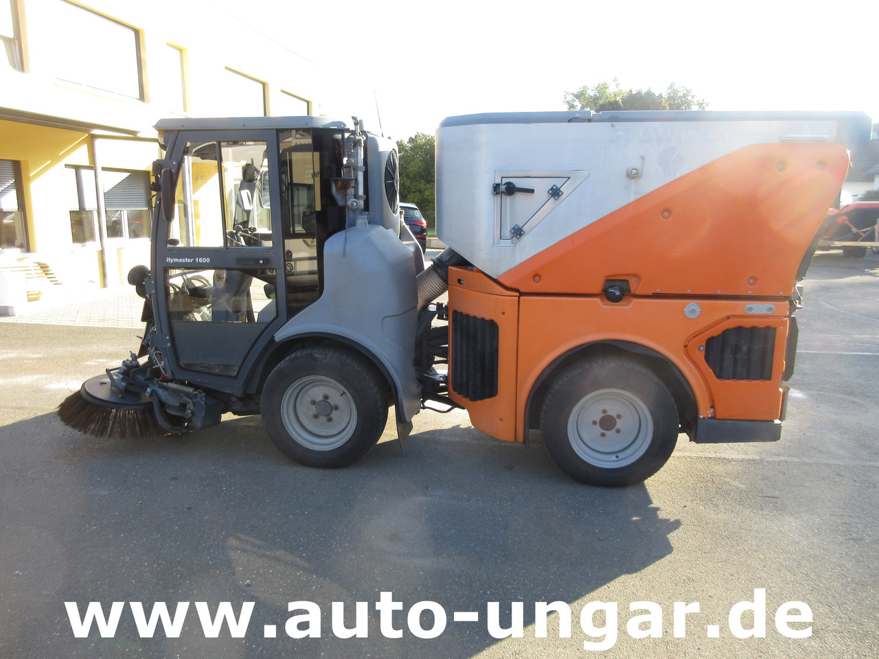 Hako CityMaster CM 1600 Kehrmaschine Knicklenkung Allrad Kommunalfahrzeug - Cestovna čistilica: slika Hako CityMaster CM 1600 Kehrmaschine Knicklenkung Allrad Kommunalfahrzeug - Cestovna čistilica Hako CityMaster CM 1600 Kehrmaschine Knicklenkung Allrad Kommunalfahrzeug - Cestovna čistilica: slika Hako CityMaster CM 1600 Kehrmaschine Knicklenkung Allrad Kommunalfahrzeug - Cestovna čistilica