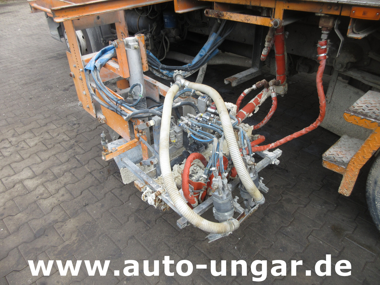 Stroj za asfaltiranje Hofmann H75 - 1000 Thermoplastic Roadmarking Machine Truck Mounted Hot Paint: slika Stroj za asfaltiranje Hofmann H75 - 1000 Thermoplastic Roadmarking Machine Truck Mounted Hot Paint Stroj za asfaltiranje Hofmann H75 - 1000 Thermoplastic Roadmarking Machine Truck Mounted Hot Paint: slika Stroj za asfaltiranje Hofmann H75 - 1000 Thermoplastic Roadmarking Machine Truck Mounted Hot Paint