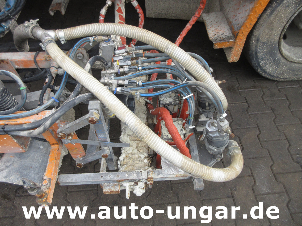 Stroj za asfaltiranje Hofmann H75 - 1000 Thermoplastic Roadmarking Machine Truck Mounted Hot Paint: slika Stroj za asfaltiranje Hofmann H75 - 1000 Thermoplastic Roadmarking Machine Truck Mounted Hot Paint Stroj za asfaltiranje Hofmann H75 - 1000 Thermoplastic Roadmarking Machine Truck Mounted Hot Paint: slika Stroj za asfaltiranje Hofmann H75 - 1000 Thermoplastic Roadmarking Machine Truck Mounted Hot Paint