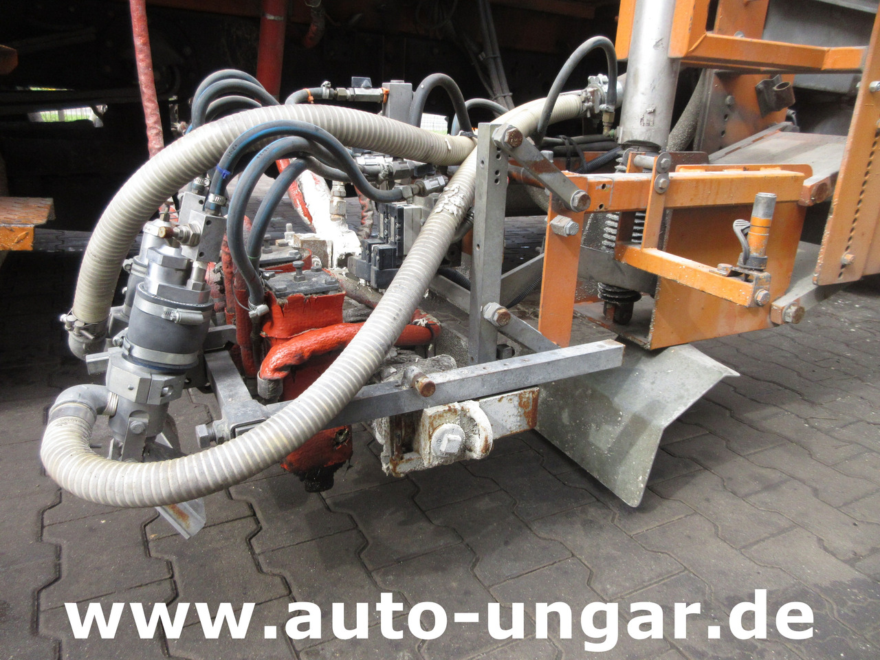 Hofmann H75 - 1000 Thermoplastic Roadmarking Machine Truck Mounted Hot Paint - Stroj za asfaltiranje: slika Hofmann H75 - 1000 Thermoplastic Roadmarking Machine Truck Mounted Hot Paint - Stroj za asfaltiranje Hofmann H75 - 1000 Thermoplastic Roadmarking Machine Truck Mounted Hot Paint - Stroj za asfaltiranje: slika Hofmann H75 - 1000 Thermoplastic Roadmarking Machine Truck Mounted Hot Paint - Stroj za asfaltiranje