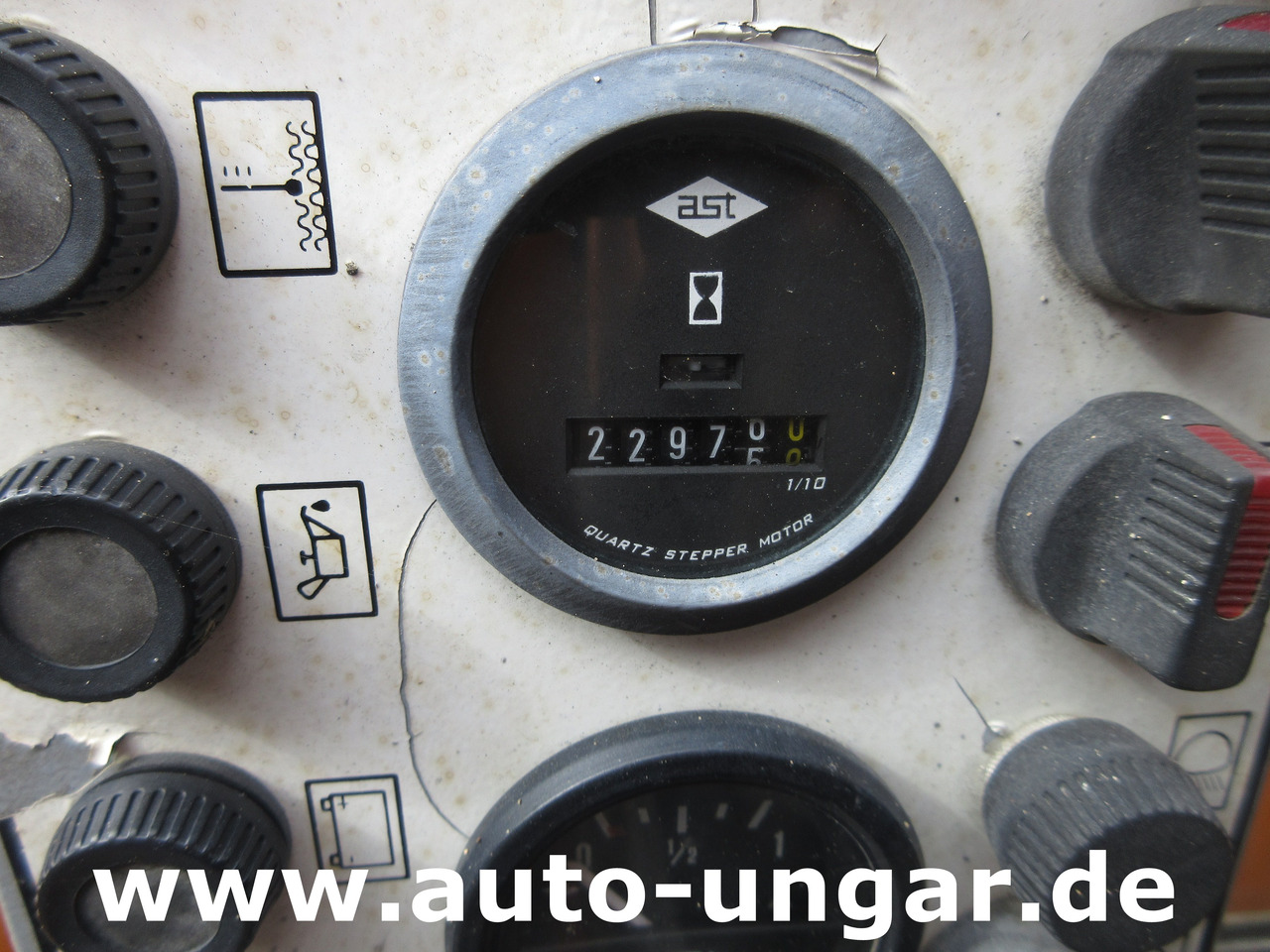 Stroj za asfaltiranje Hofmann H75 - 1000 Thermoplastic Roadmarking Machine Truck Mounted Hot Paint: slika Stroj za asfaltiranje Hofmann H75 - 1000 Thermoplastic Roadmarking Machine Truck Mounted Hot Paint Stroj za asfaltiranje Hofmann H75 - 1000 Thermoplastic Roadmarking Machine Truck Mounted Hot Paint: slika Stroj za asfaltiranje Hofmann H75 - 1000 Thermoplastic Roadmarking Machine Truck Mounted Hot Paint