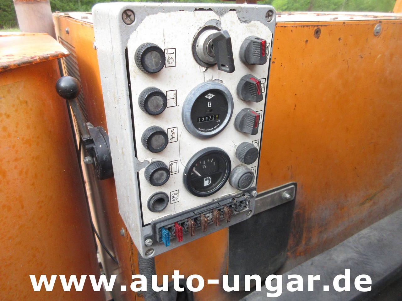 Stroj za asfaltiranje Hofmann H75 - 1000 Thermoplastic Roadmarking Machine Truck Mounted Hot Paint: slika Stroj za asfaltiranje Hofmann H75 - 1000 Thermoplastic Roadmarking Machine Truck Mounted Hot Paint Stroj za asfaltiranje Hofmann H75 - 1000 Thermoplastic Roadmarking Machine Truck Mounted Hot Paint: slika Stroj za asfaltiranje Hofmann H75 - 1000 Thermoplastic Roadmarking Machine Truck Mounted Hot Paint